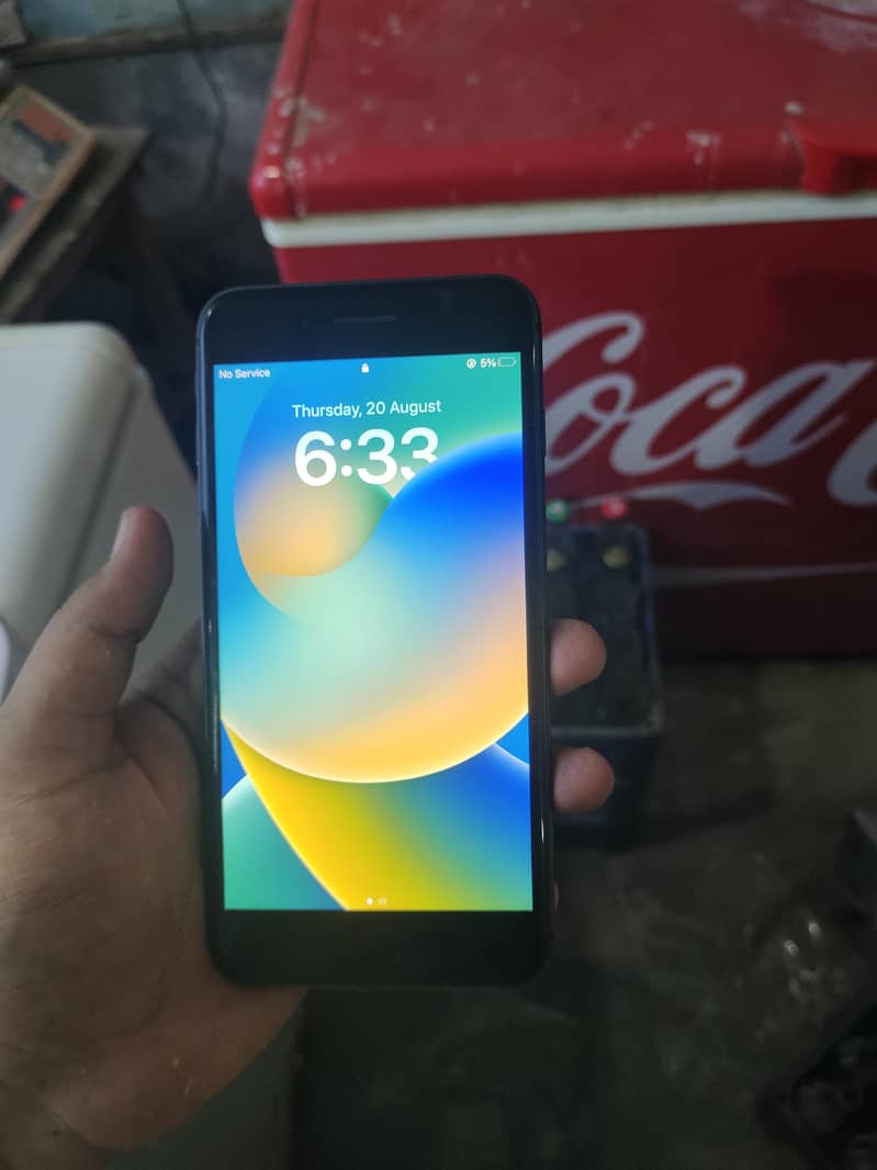 Apple iPhone 8 Plus 3