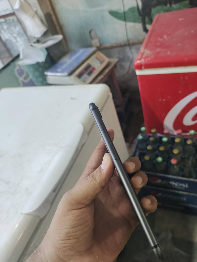 Apple iPhone 8 Plus 5
