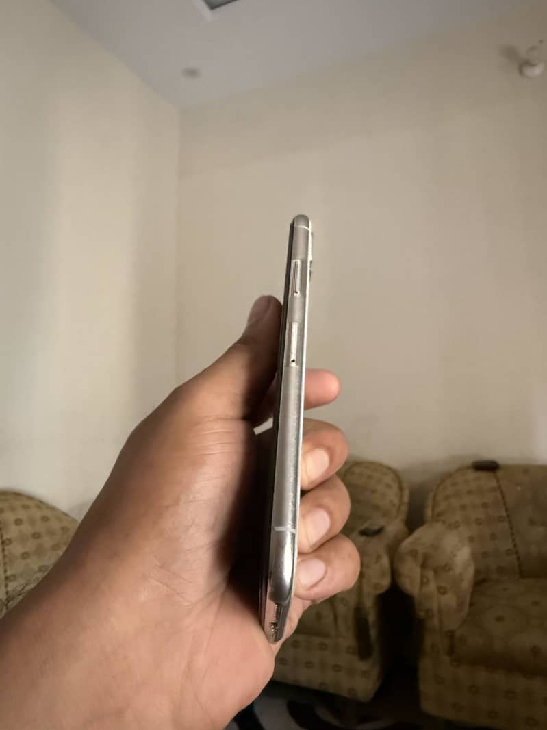 Apple iPhone X 3