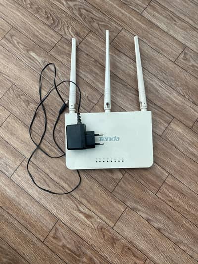 Tenda Wifi Device With 3 Signals Of Antenna