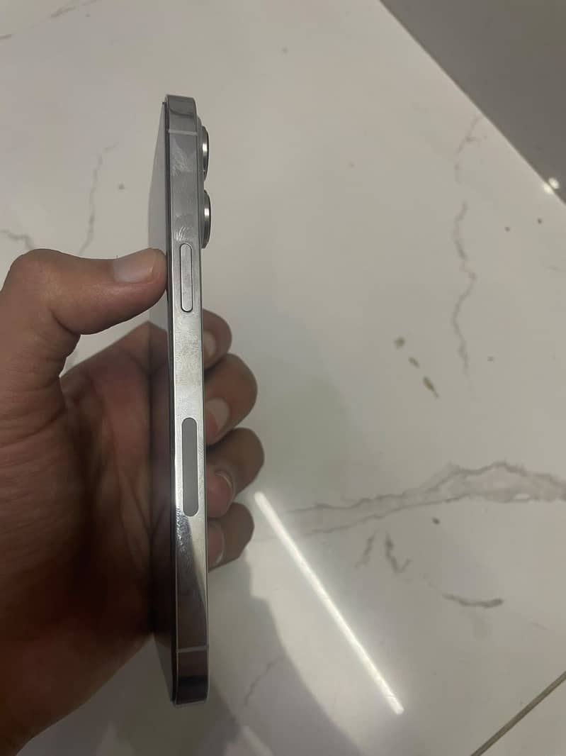 Apple iPhone 14 Pro Max 0