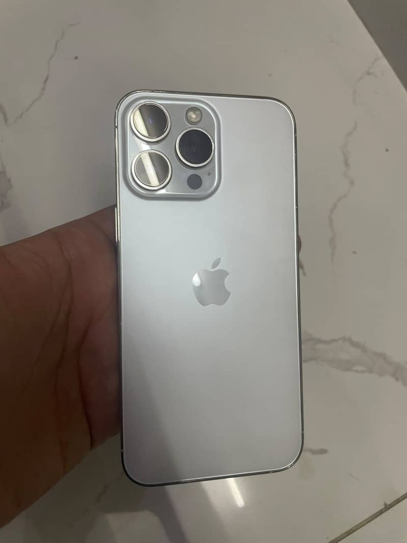 Apple iPhone 14 Pro Max 1