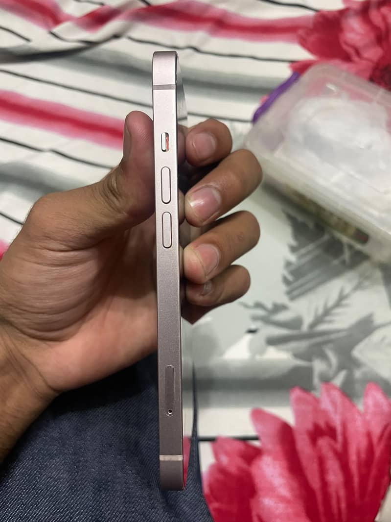 Apple iPhone 13 2