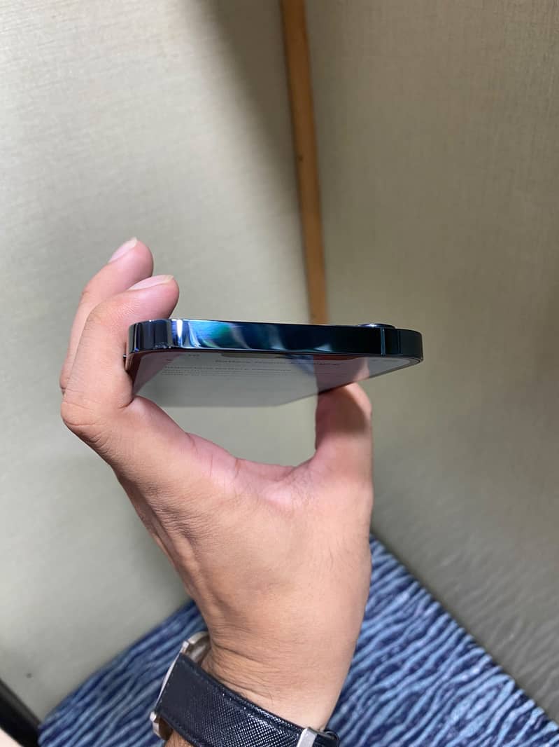 Apple 12 pro Mx 3