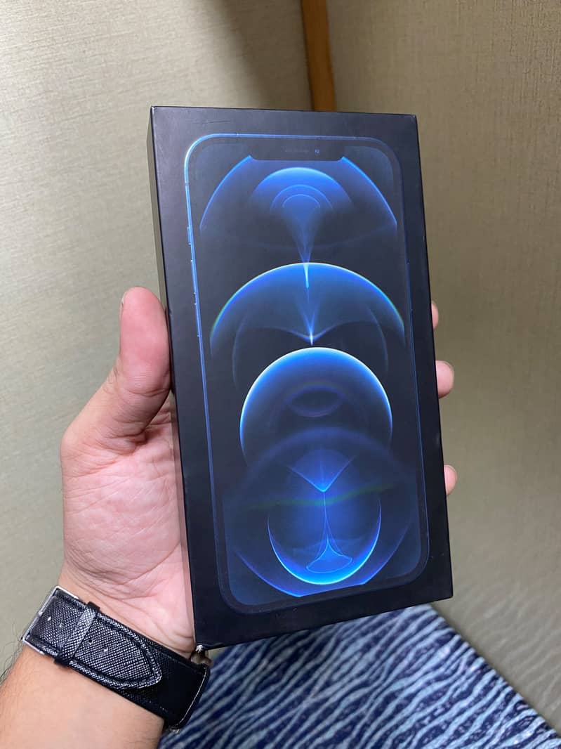Apple 12 pro Mx 4
