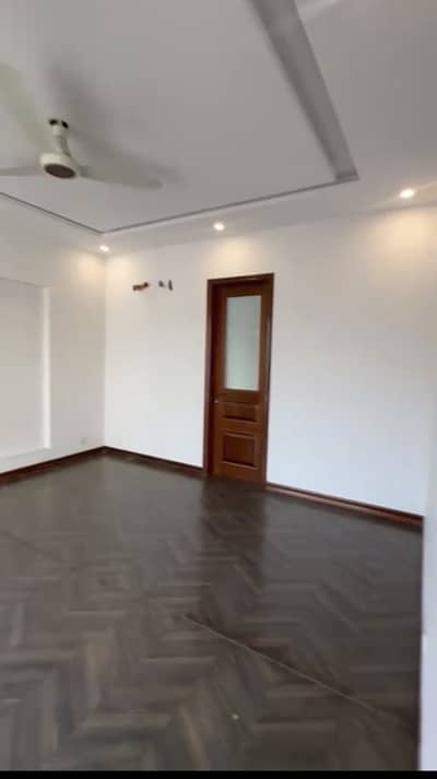 1 Kanal Upper Portion With Lower Lock Brand New