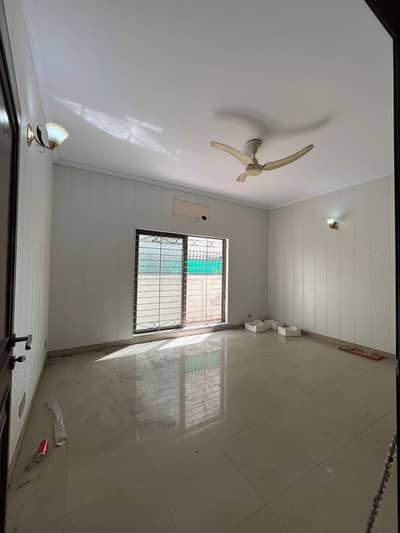 10 Marla Villa For Rent