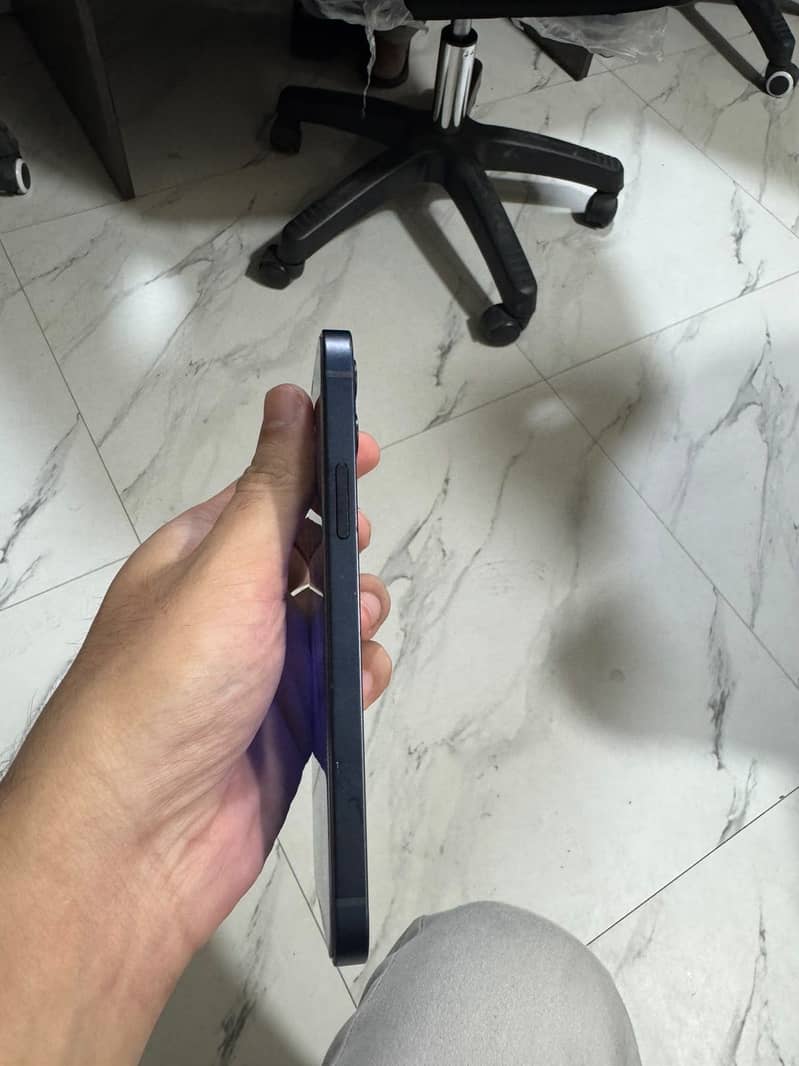 Iphone 12 4