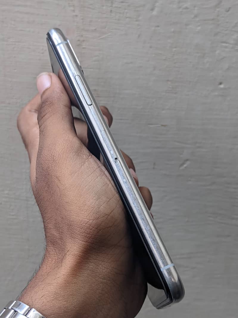 Apple iPhone X 3