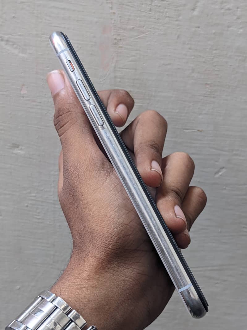 Apple iPhone X 5