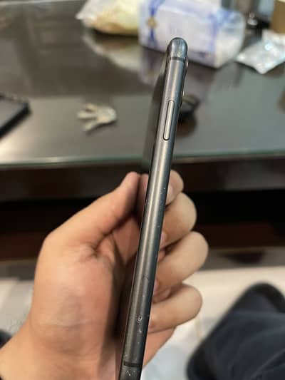 iPhone 11 screen crack