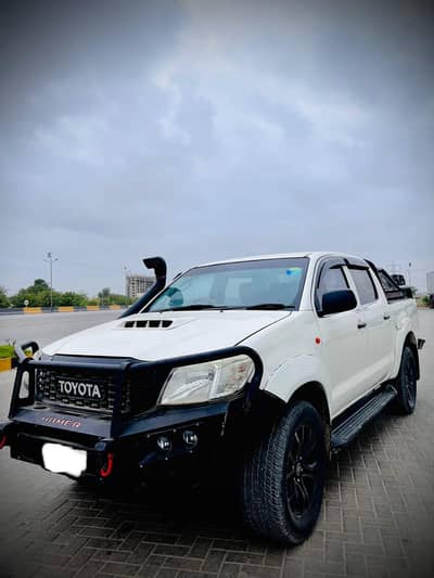 Toyota Vigo Champ 2016 | Marks Conversion 4x4 Auto | 45 Lacs