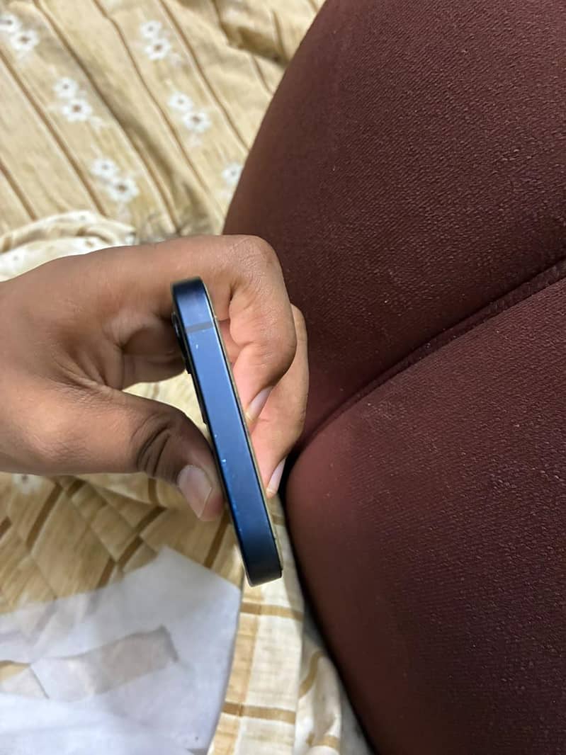 Apple iPhone 12 3