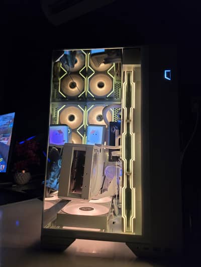 X870e Aorus pro ice R7 9850x3d Asus Rog 5080 lianli o11 vision