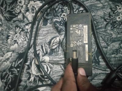 HP original laptop charger 65W-19.5v 3.33A