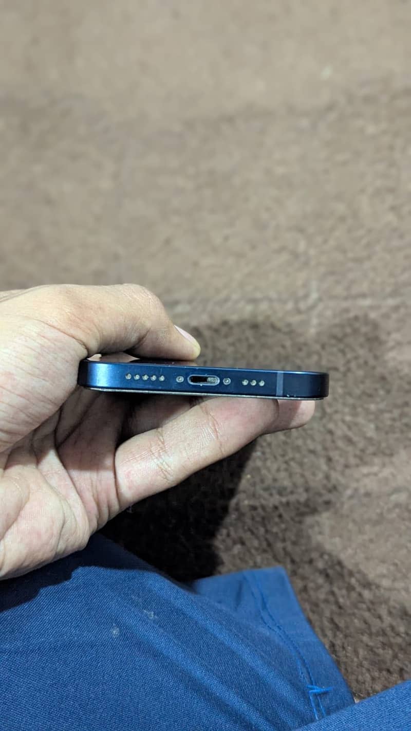 Apple iPhone 12 6