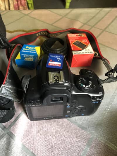 Canon 1000D Sab saman Hai Pic ma Dkhe Skhta hai