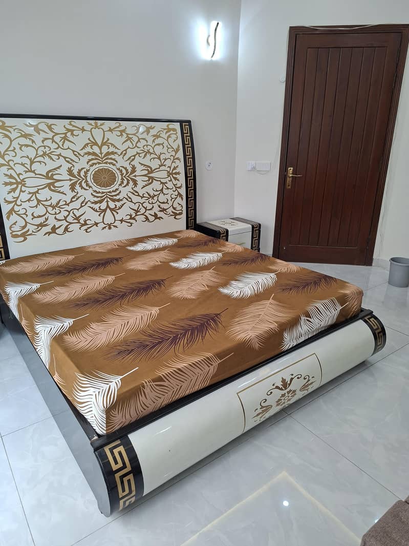 bed with side table dressing 3