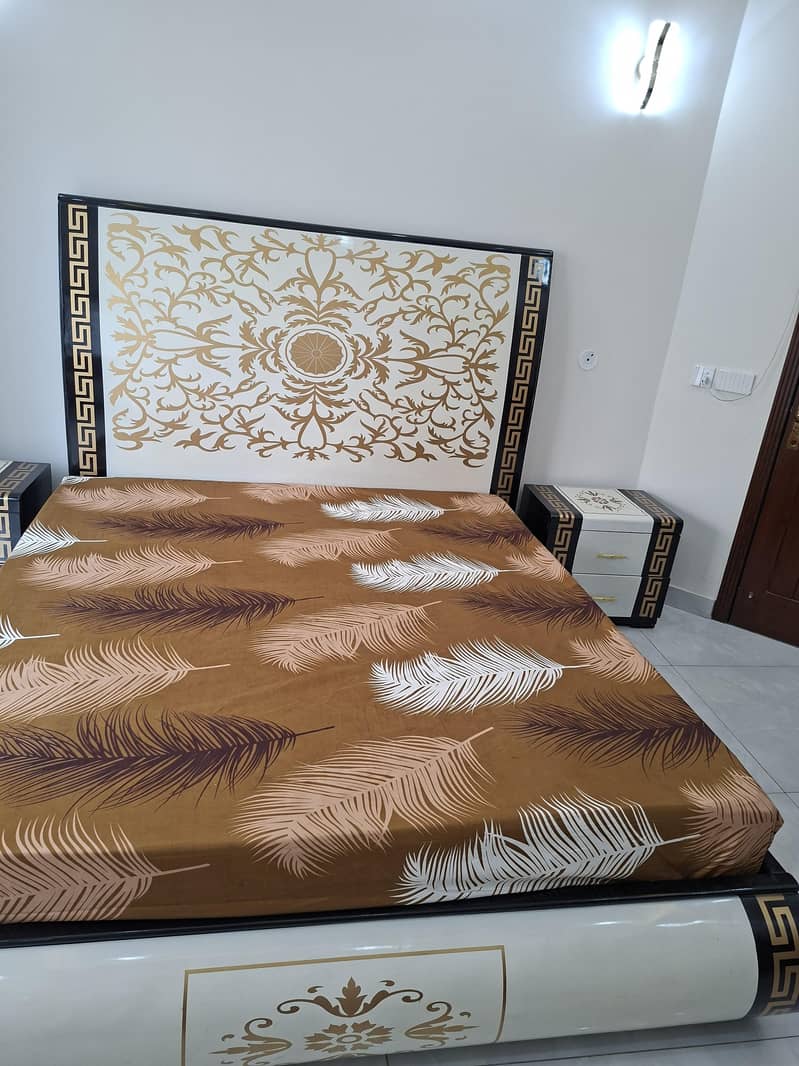 bed with side table dressing 4