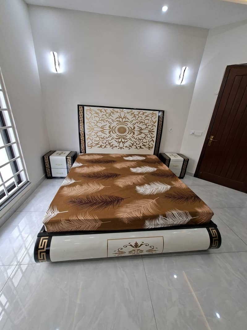 bed with side table dressing 7
