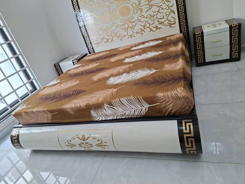 bed with side table dressing 8
