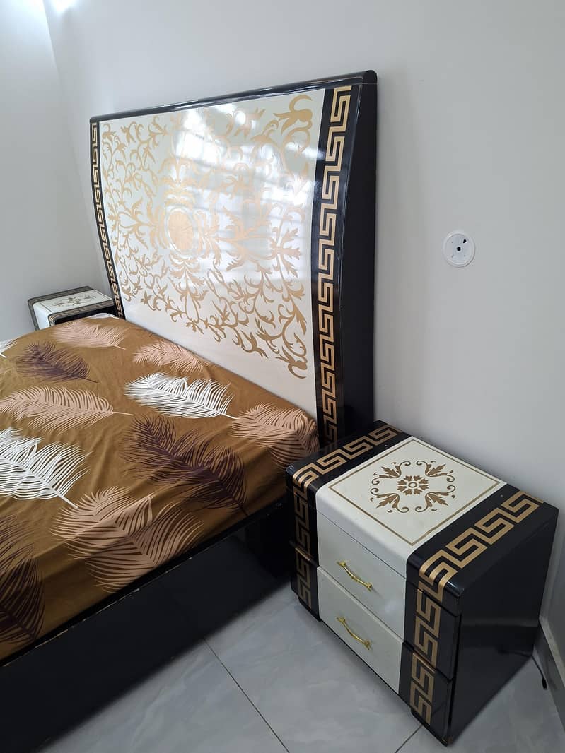 bed with side table dressing 10