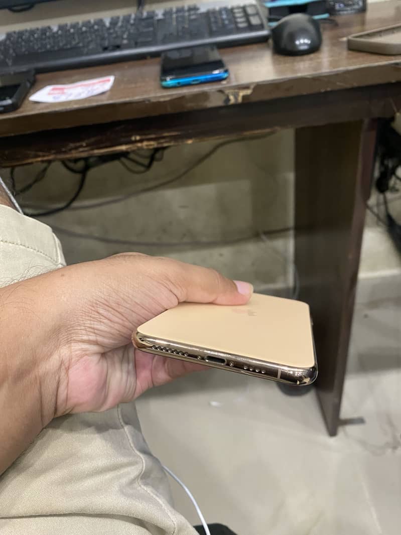 Apple iPhone 11 Pro Max 1