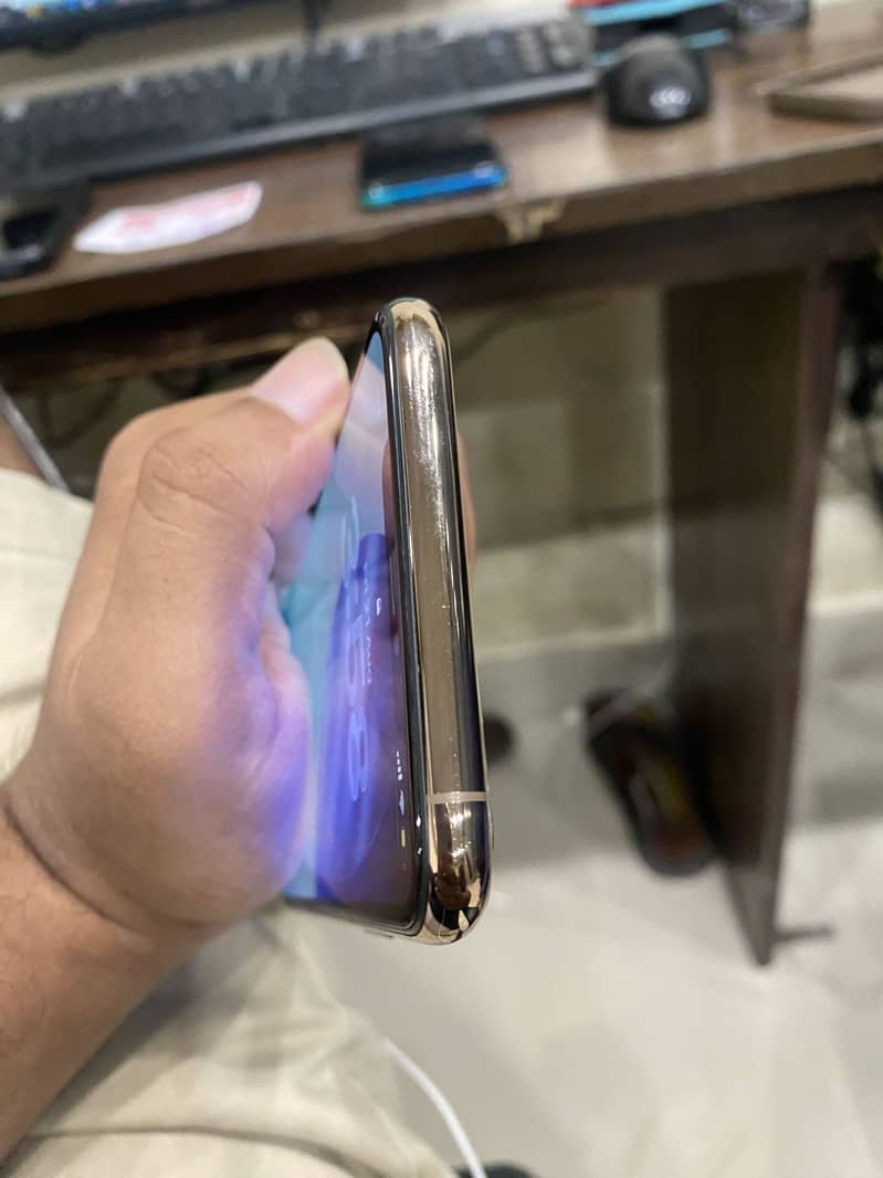 Apple iPhone 11 Pro Max 3