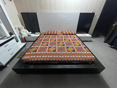 Muje apna furniture sale krna bed dressing side table