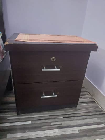 Bed with 2 side tables