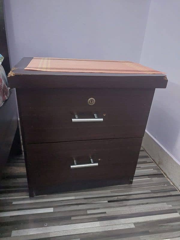 Bed with 2 side tables 0