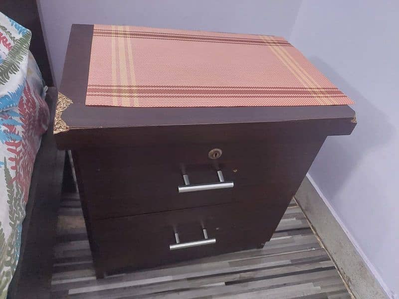 Bed with 2 side tables 2
