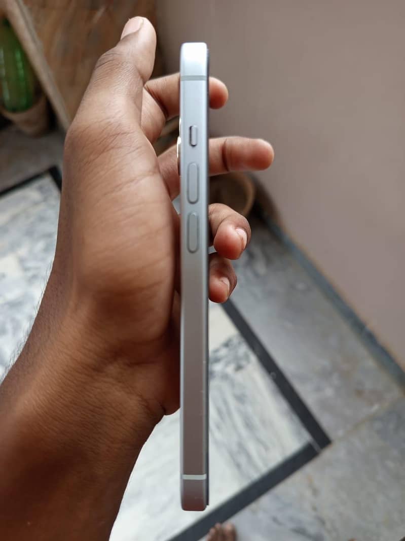 Apple iPhone 15 3