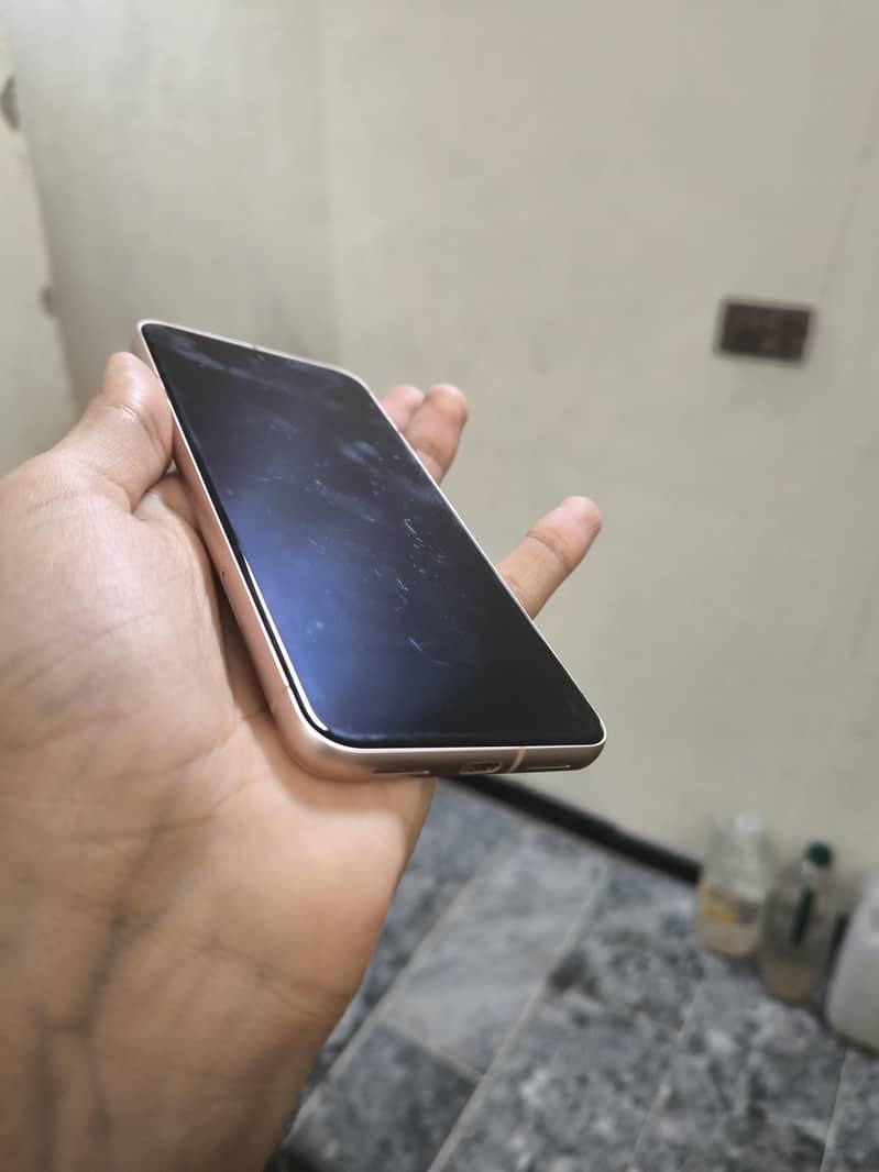 Google pixel 8 5