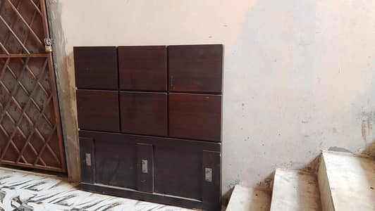 single wooden bed