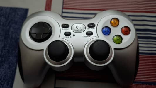 Logitech f710 wireless gaming controller like new