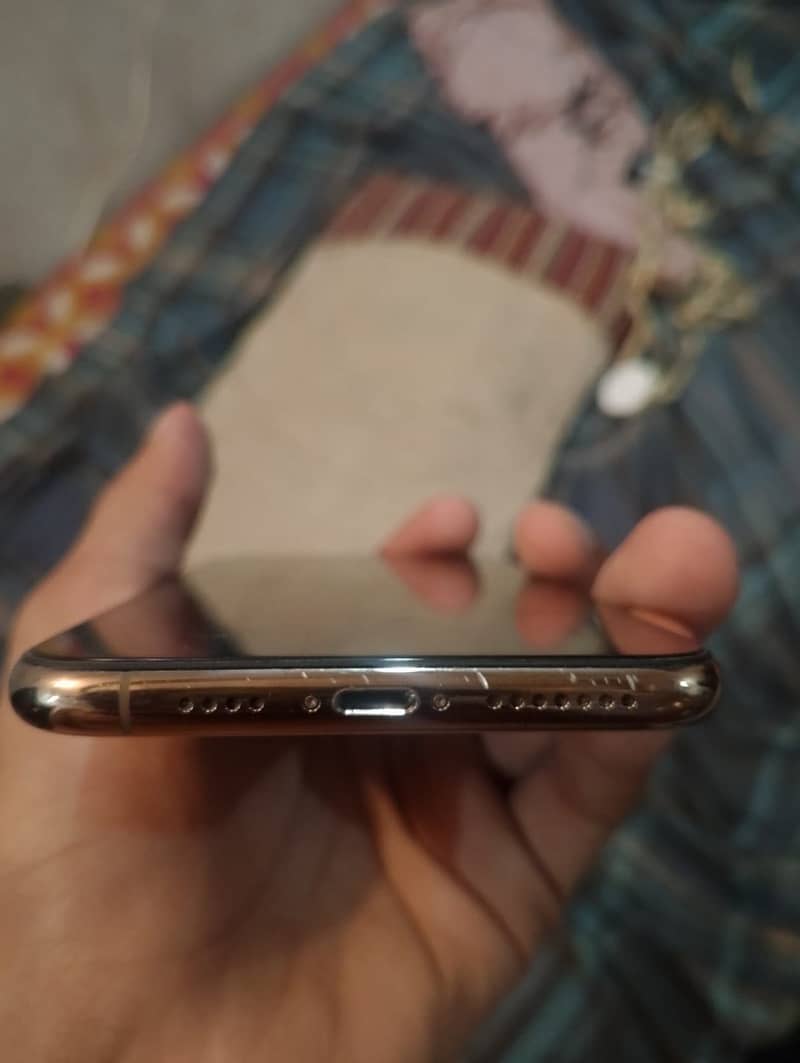 Apple iPhone 11 Pro Max 1