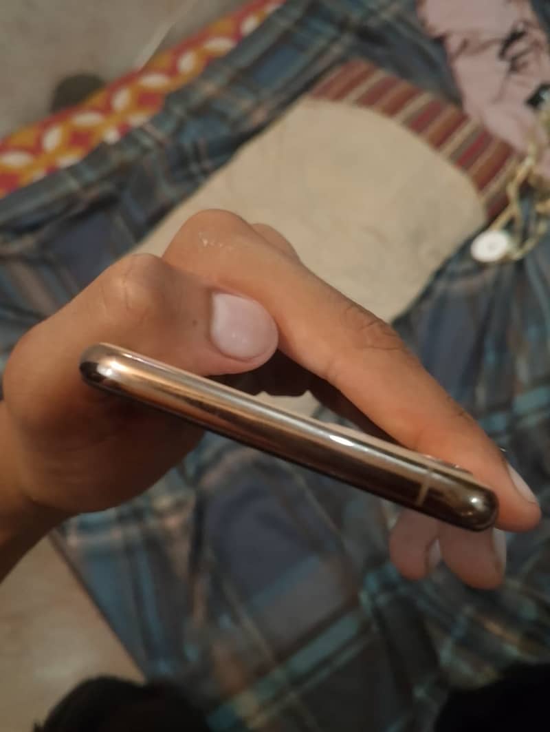 Apple iPhone 11 Pro Max 2