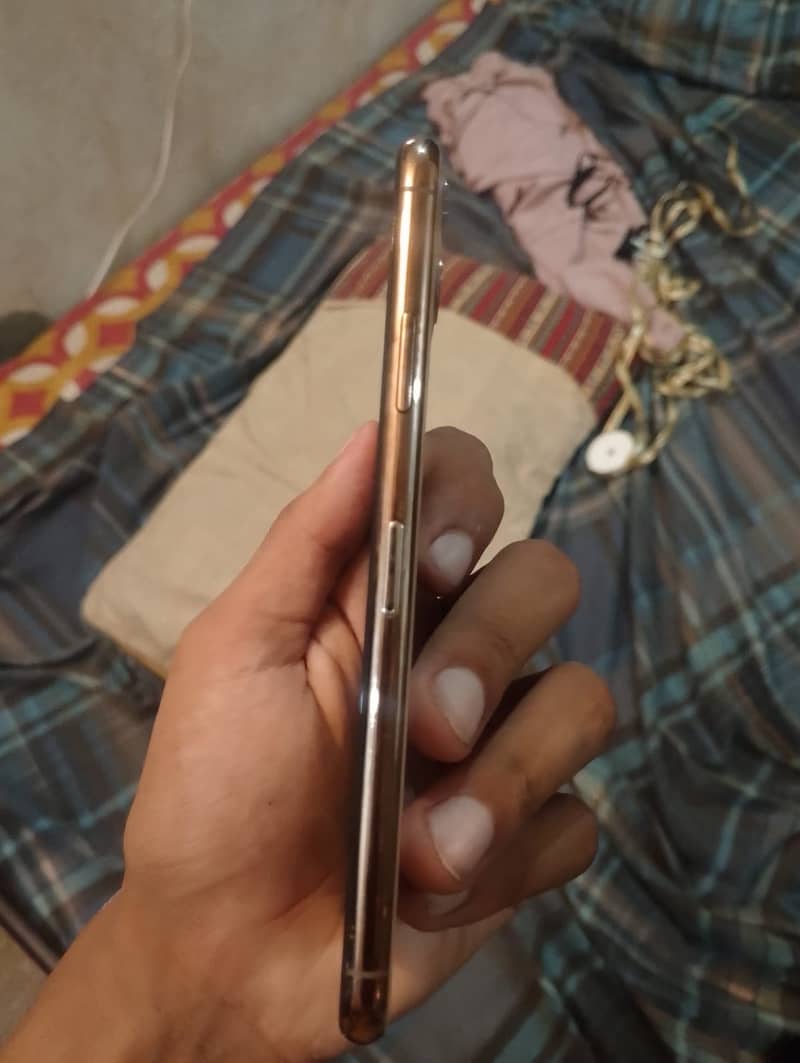 Apple iPhone 11 Pro Max 3