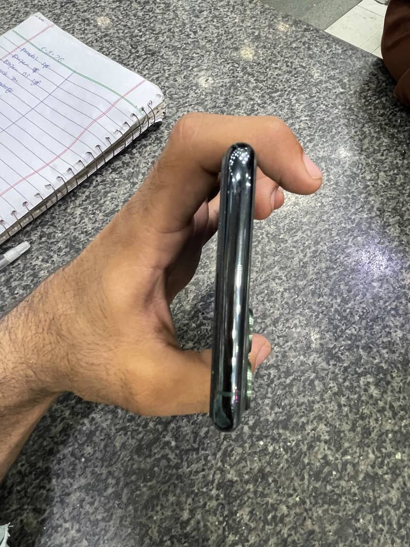 Apple iPhone 11 Pro Max 1