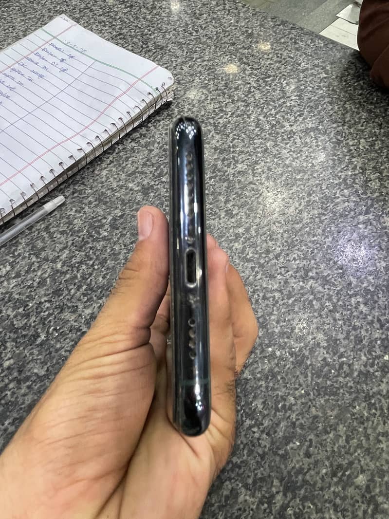 Apple iPhone 11 Pro Max 3