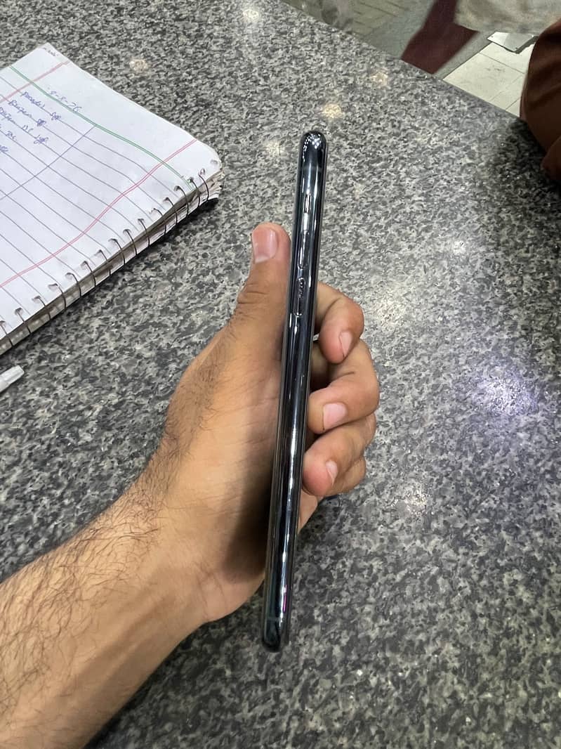 Apple iPhone 11 Pro Max 4
