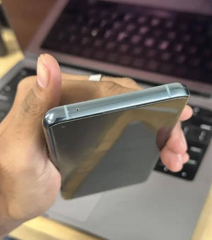 One Plus 9 Pro panel 2
