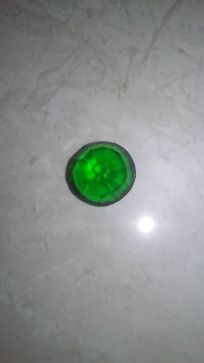 Beautiful Emerald like Green Faceted Crystal Diamond for Decor/Craft