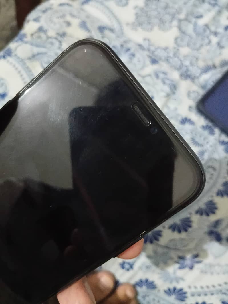 Apple iPhone 11 4