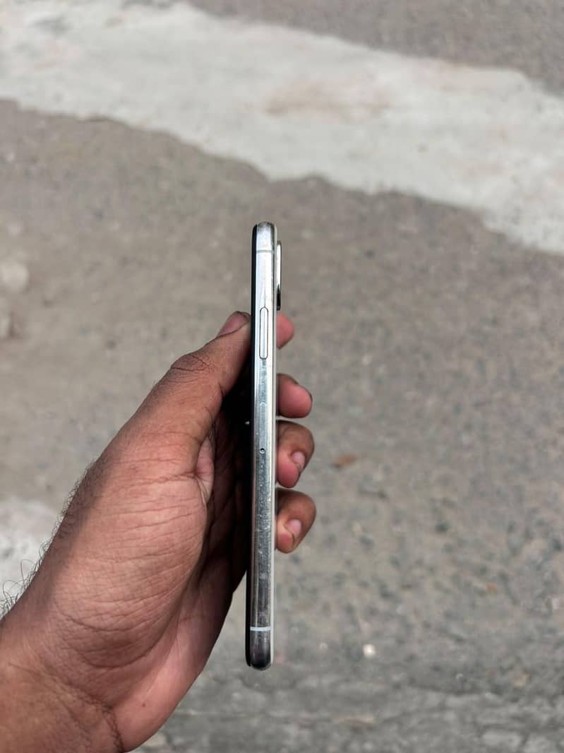 Apple iPhone X 3