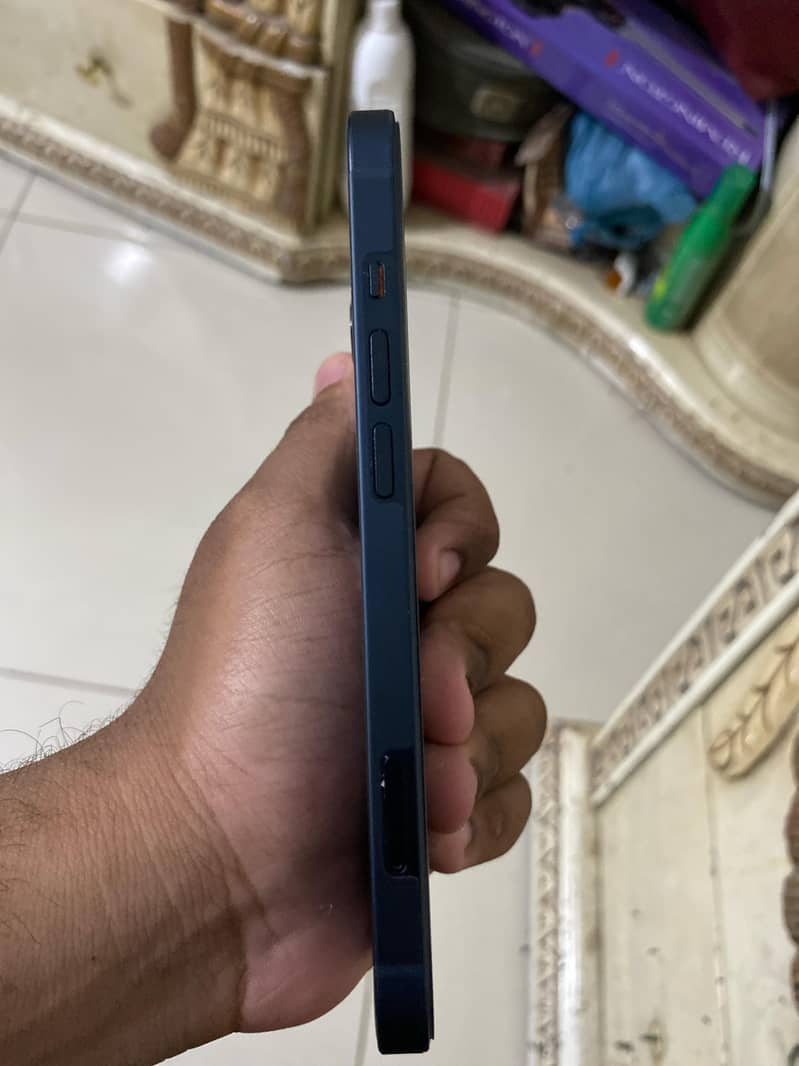 Apple iPhone 13 2