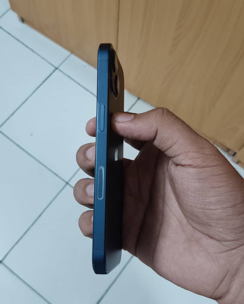 Apple iPhone 13 2