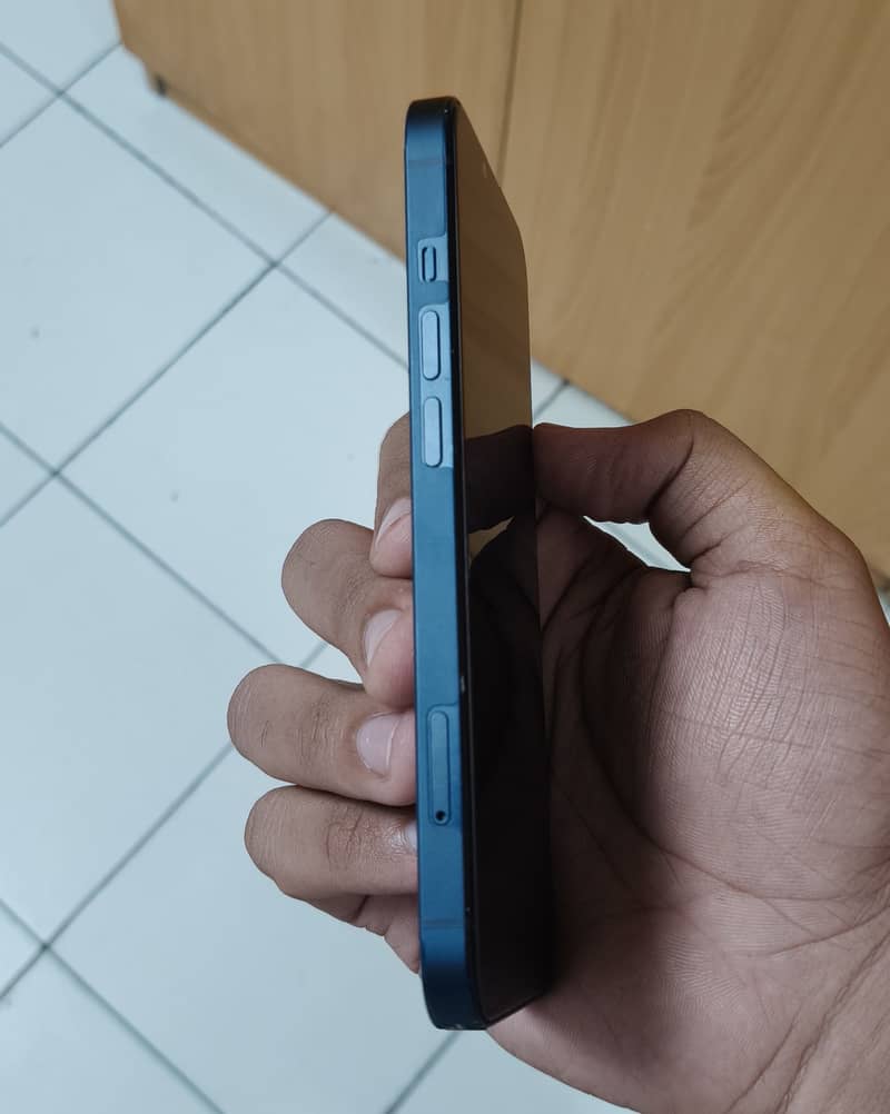 Apple iPhone 13 6
