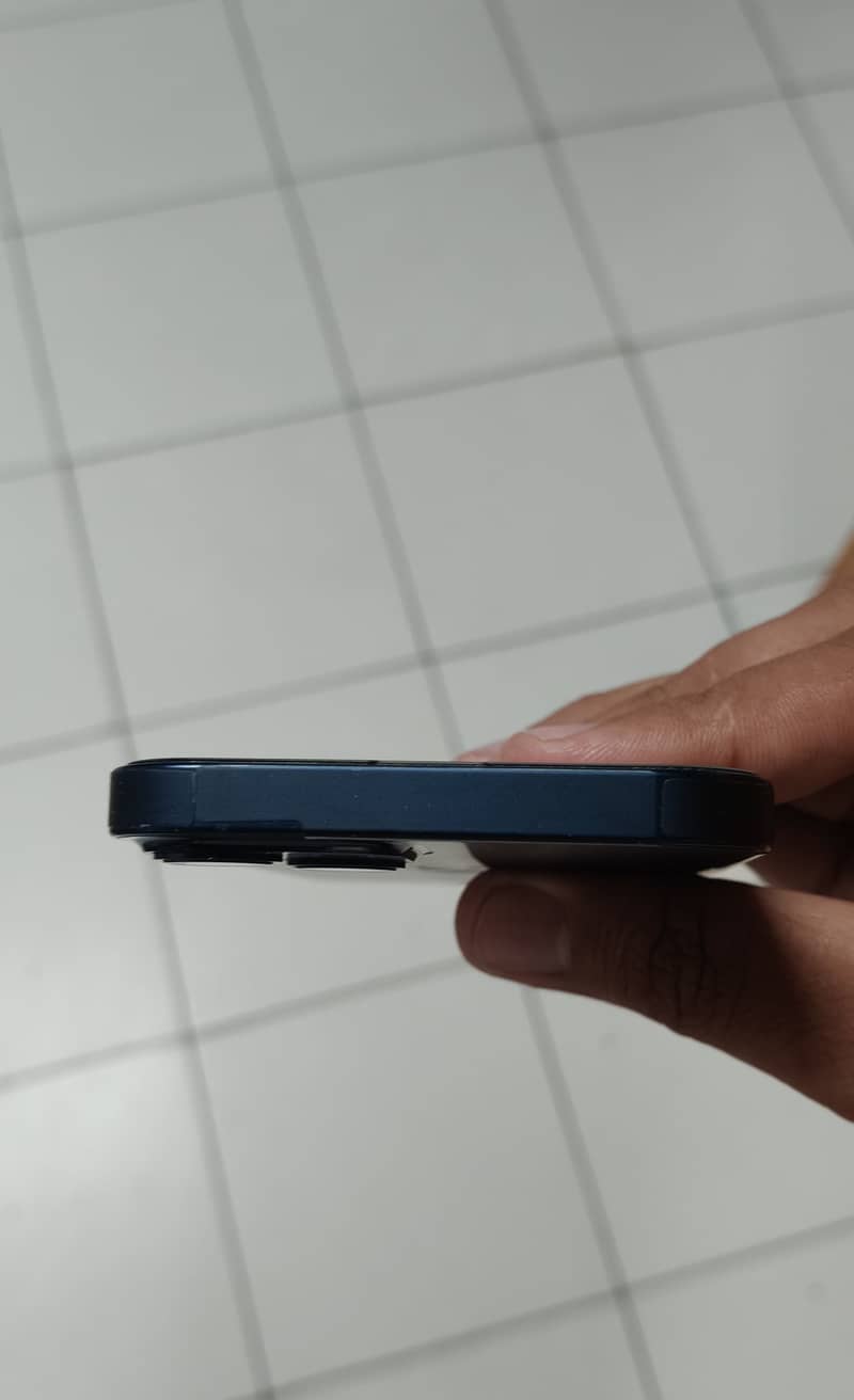 Apple iPhone 13 7